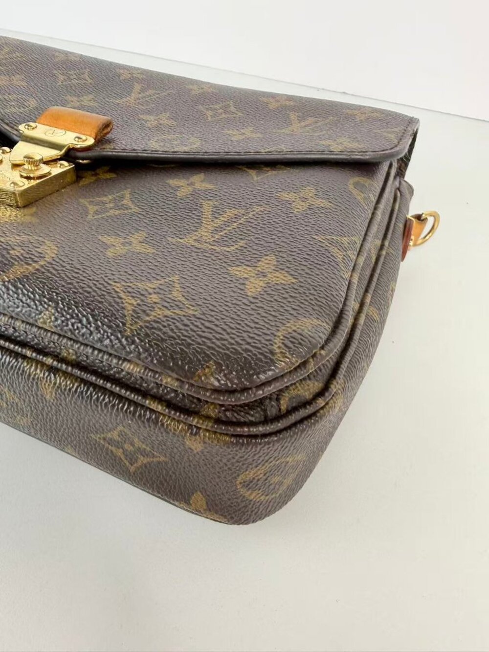 Louis Vuitton Pochette Metis - Picture 8 of 13
